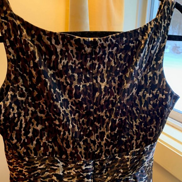 Maggy London Dress, Brown, black & gold print, Size 4, Under knee, All lining.LN - Picture 6 of 13